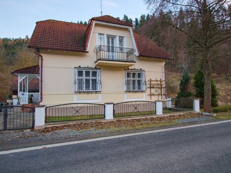 Prodej rodinného domu 4+1 v obci Koroužné – pozemek 1 405 m² + zahrada 1 159 m²