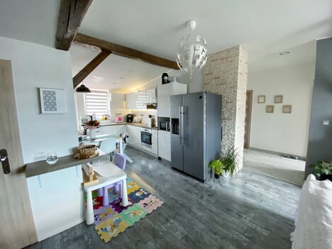 Pronájem moderního bytu 3+kk, 63 m² s parkovacím stáním – Moravany u Brna