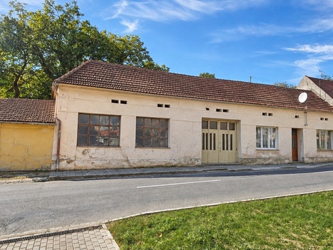 Prostorné stavení s velkým dvorem, dílnou a zahradou – Borkovany